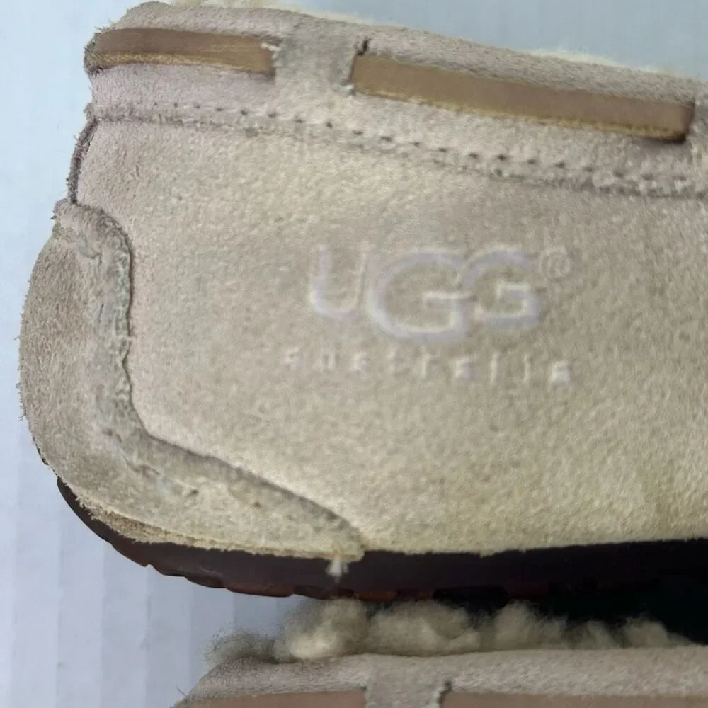 UGG dakota slipper
